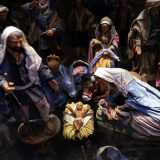 C�� la classica nativit� con San Giuseppe e la Madonna...